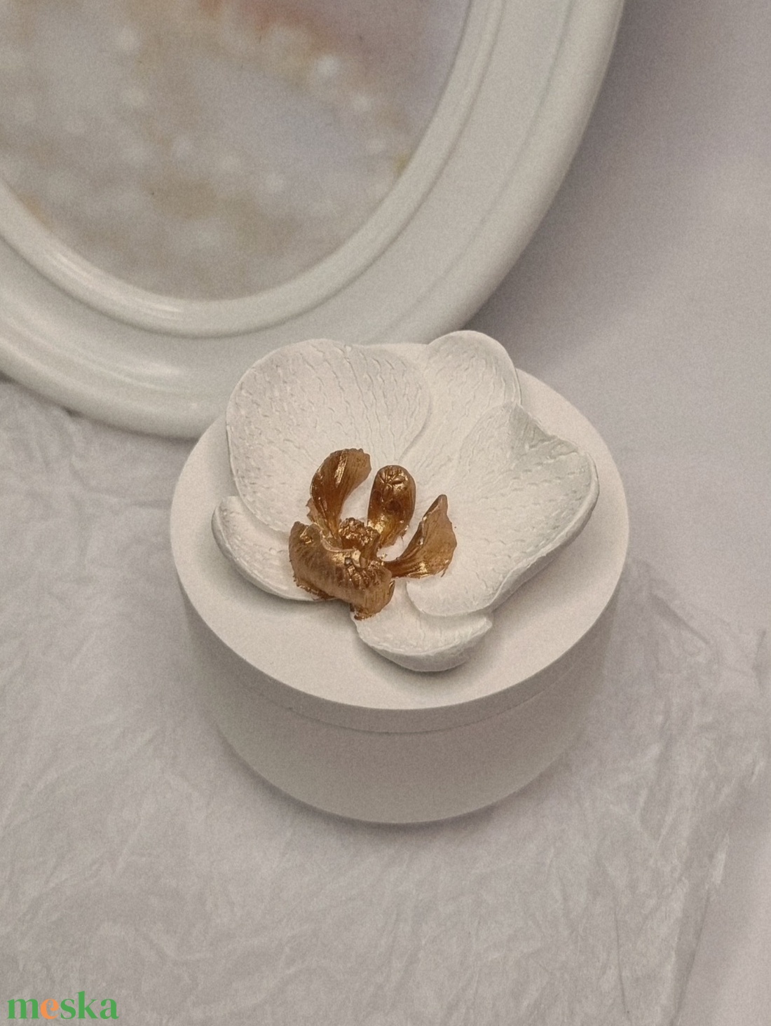 Szójaviasz gyertya kerámiapor tartóban � Orchidea díszítéssel - otthon & életmód - gyertya, illat, aroma - mécses és mécsestartó - Meska.hu