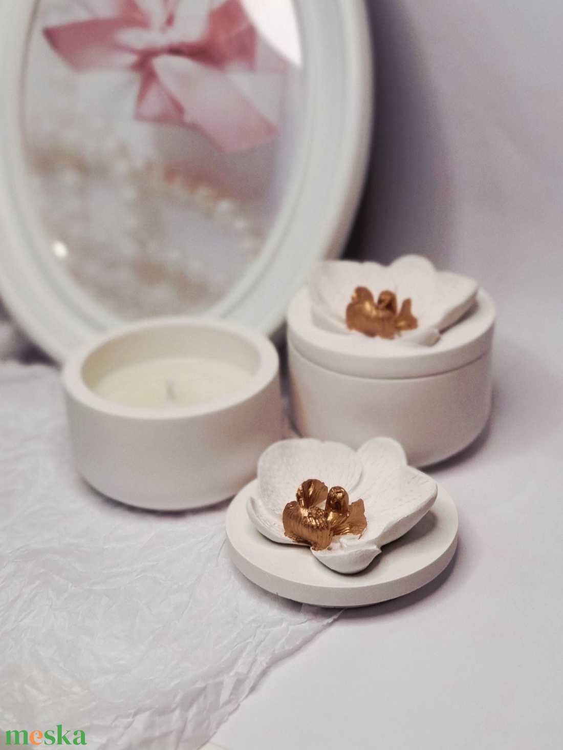 Szójaviasz gyertya kerámiapor tartóban � Orchidea díszítéssel - otthon & életmód - gyertya, illat, aroma - mécses és mécsestartó - Meska.hu