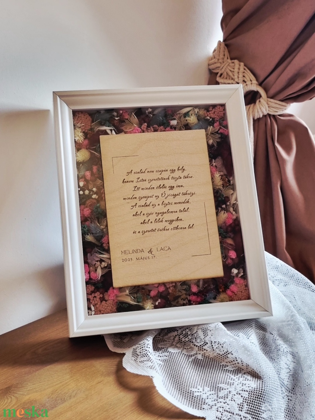 Szülőköszöntő ajándék � Szárított virágos képkeret gravírozott fa táblával - esküvő - emlék & ajándék - szülőköszöntő ajándék - Meska.hu