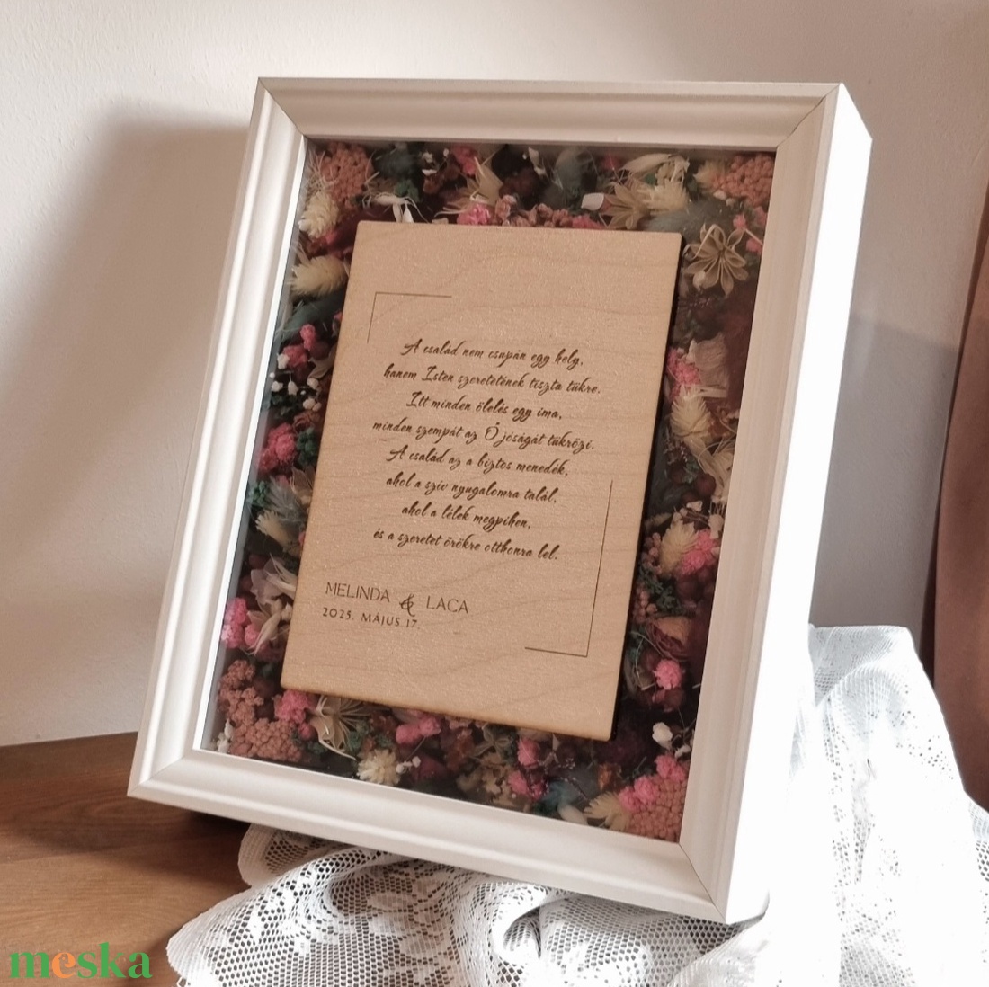 Szülőköszöntő ajándék � Szárított virágos képkeret gravírozott fa táblával - esküvő - emlék & ajándék - szülőköszöntő ajándék - Meska.hu