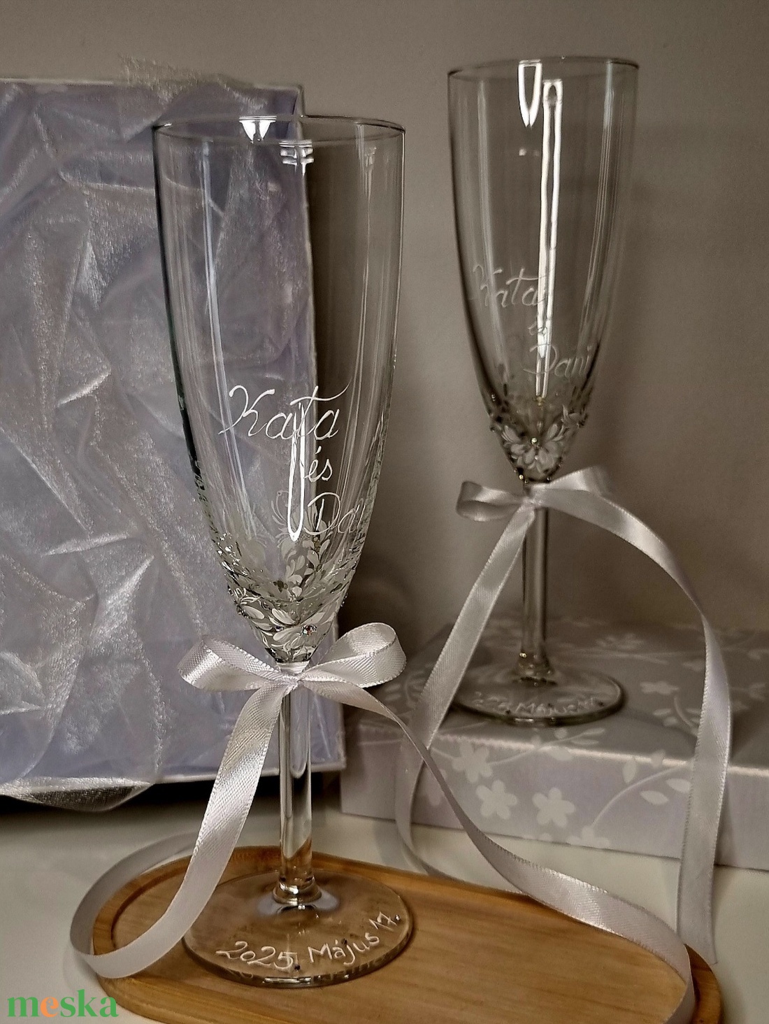 Pezsgős pohár nászajándékba - esküvő - emlék & ajándék - nászajándék - esküvői pénzátadó doboz - Meska.hu