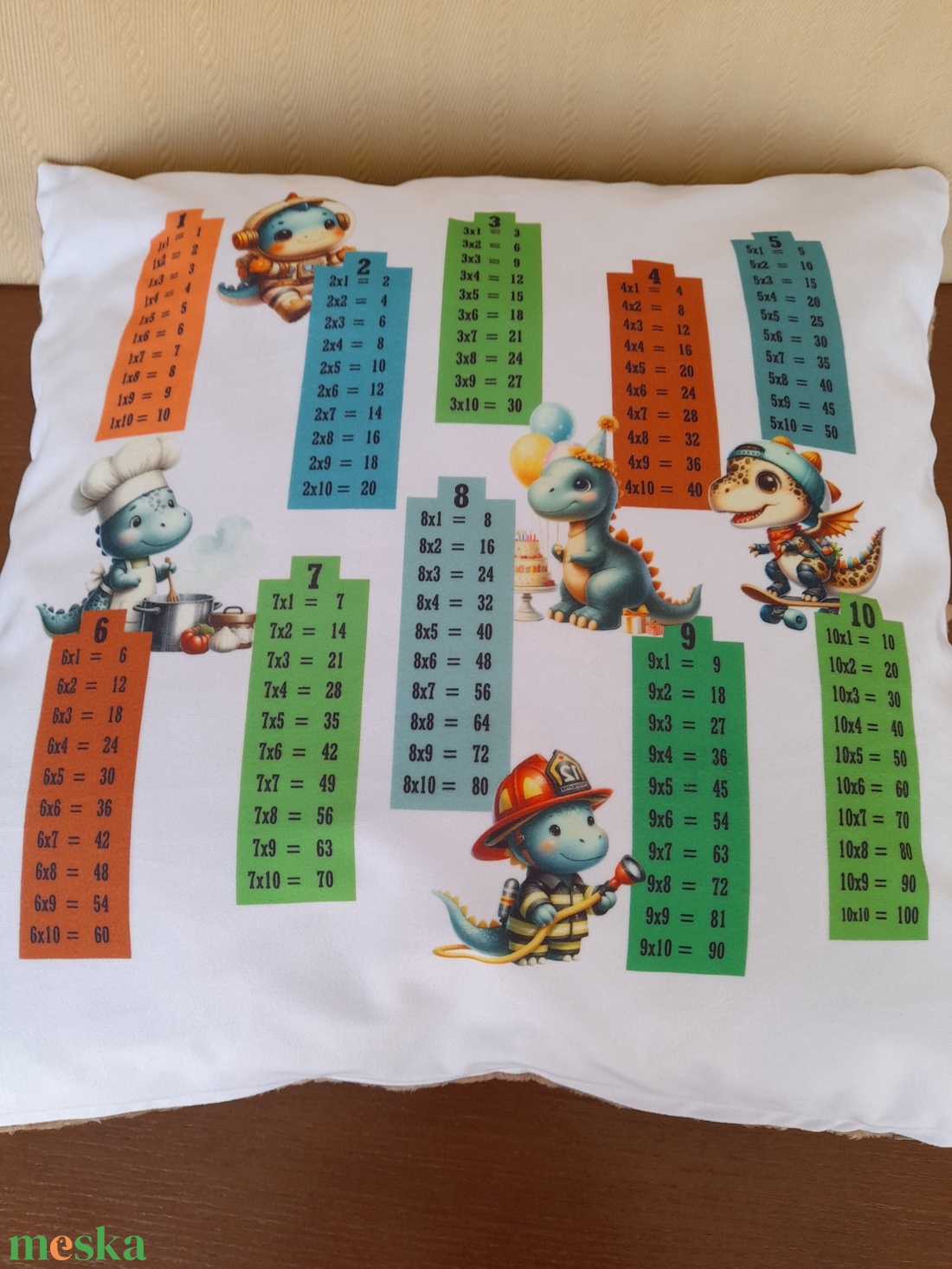 Szorzótáblás mintás plüss díszpárna dinós  - baba - mama - babaszoba dekoráció - gyerek díszpárna - Meska.hu