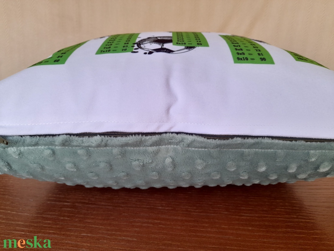 Szorzótáblás plüss díszpárna focis - baba - mama - babaszoba dekoráció - gyerek díszpárna - Meska.hu