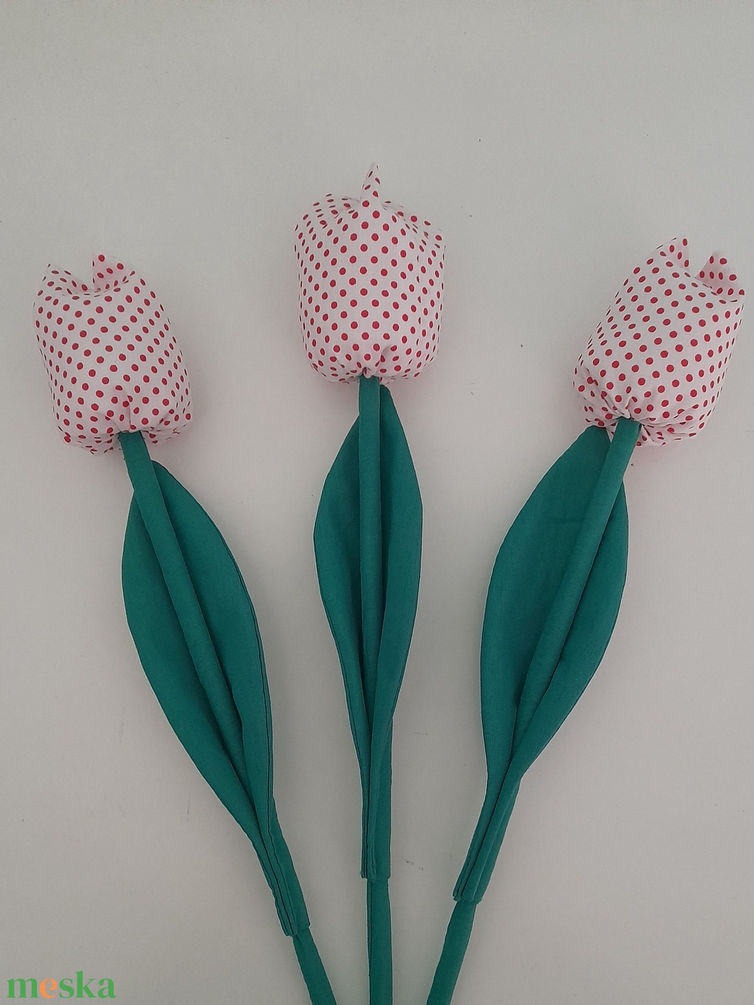 Textil tulipán fehér piros pettyes csokor 3szál  - otthon & életmód - dekoráció - asztal és polc dekoráció - asztaldísz - Meska.hu
