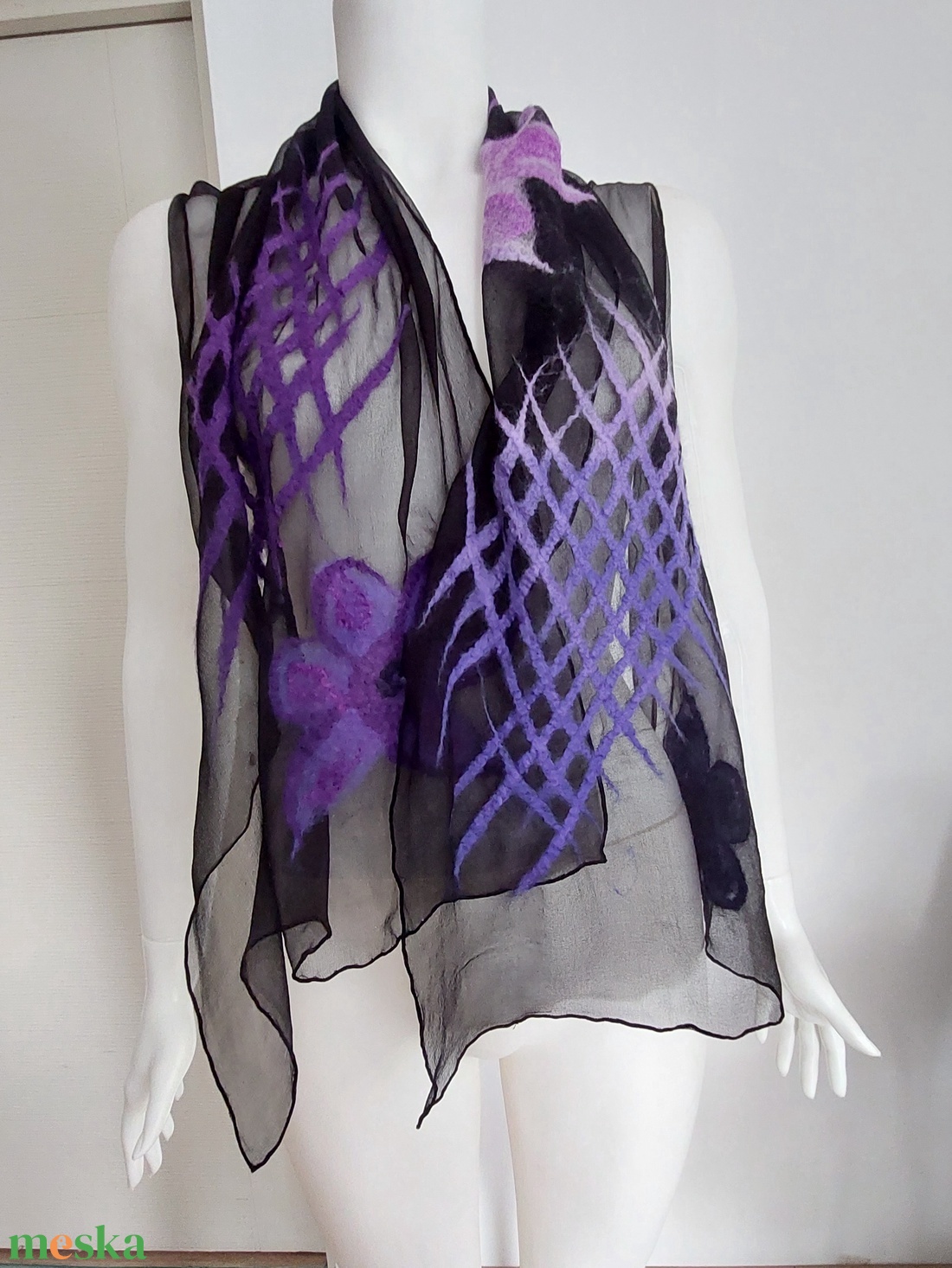 Sál nuno-nemez technikával(fekete) - művészet - textilkép - nemezelt - Meska.hu