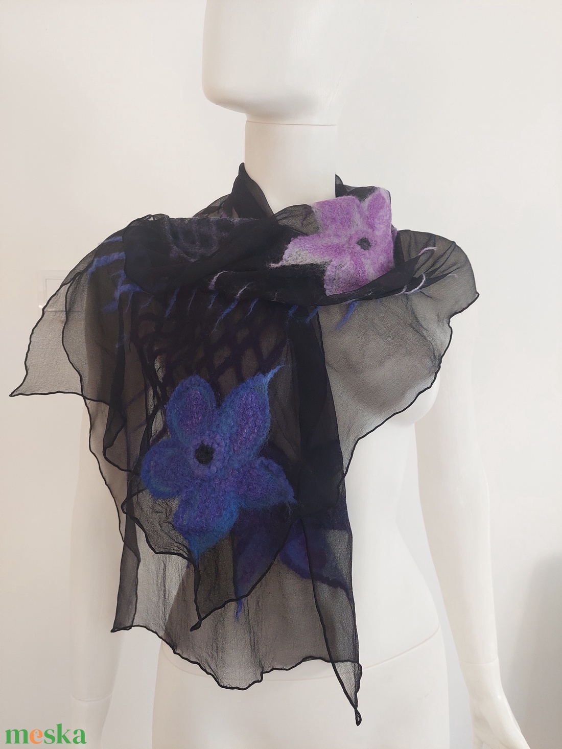 Sál nuno-nemez technikával(fekete) - művészet - textilkép - nemezelt - Meska.hu