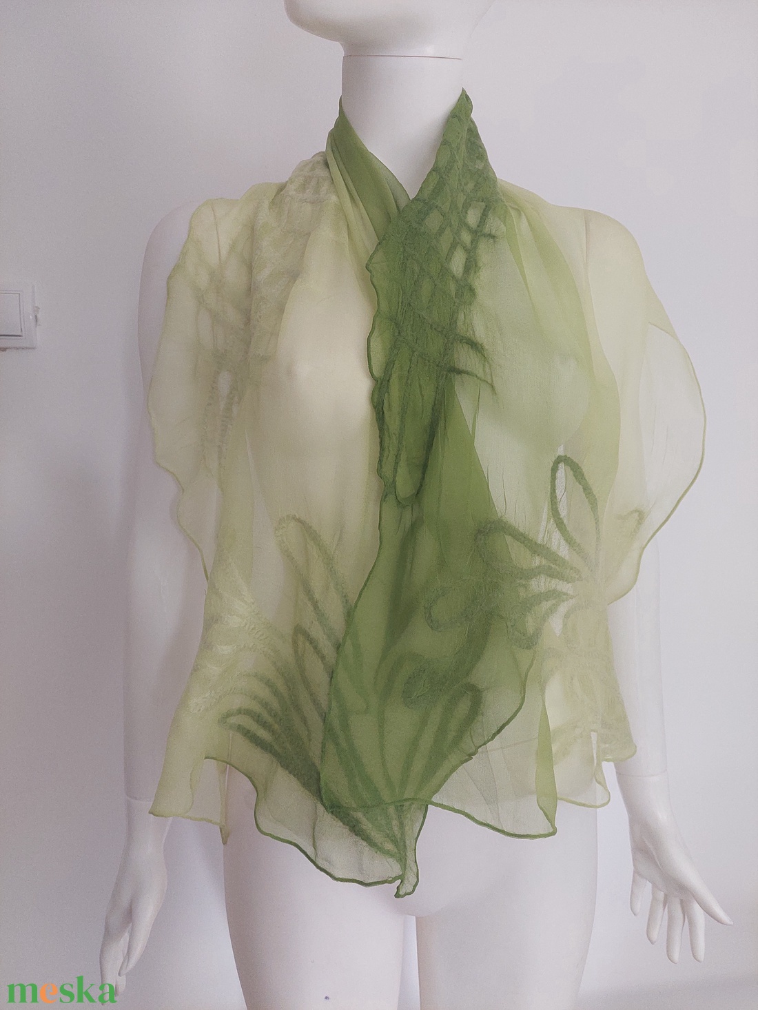 Sál nuno-nemez technikával készítve(zöld) - művészet - textilkép - nemezelt - Meska.hu