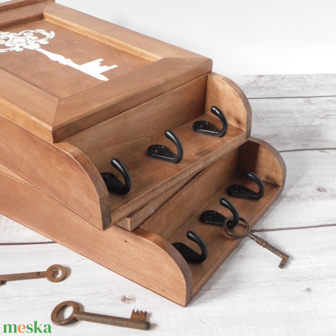 Barna Krétával írható fa kulcstartó szekrény és üzenőtábla - otthon & életmód - dekoráció - fali és függő dekoráció - fali kulcstartó - Meska.hu