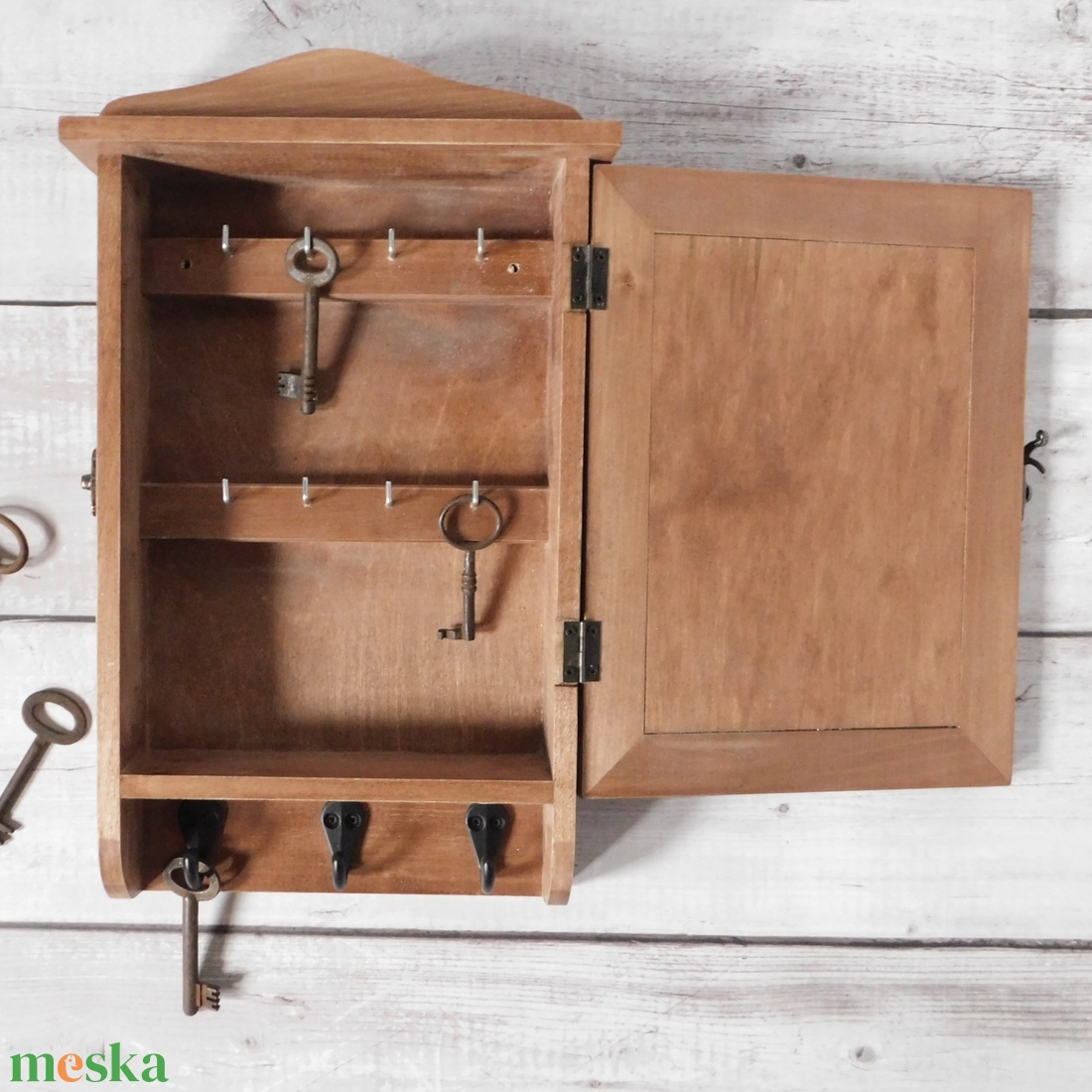 Kulcstartó szekrény, kulcsos szekrény, vörösbegy - otthon & életmód - dekoráció - fali és függő dekoráció - fali kulcstartó - Meska.hu