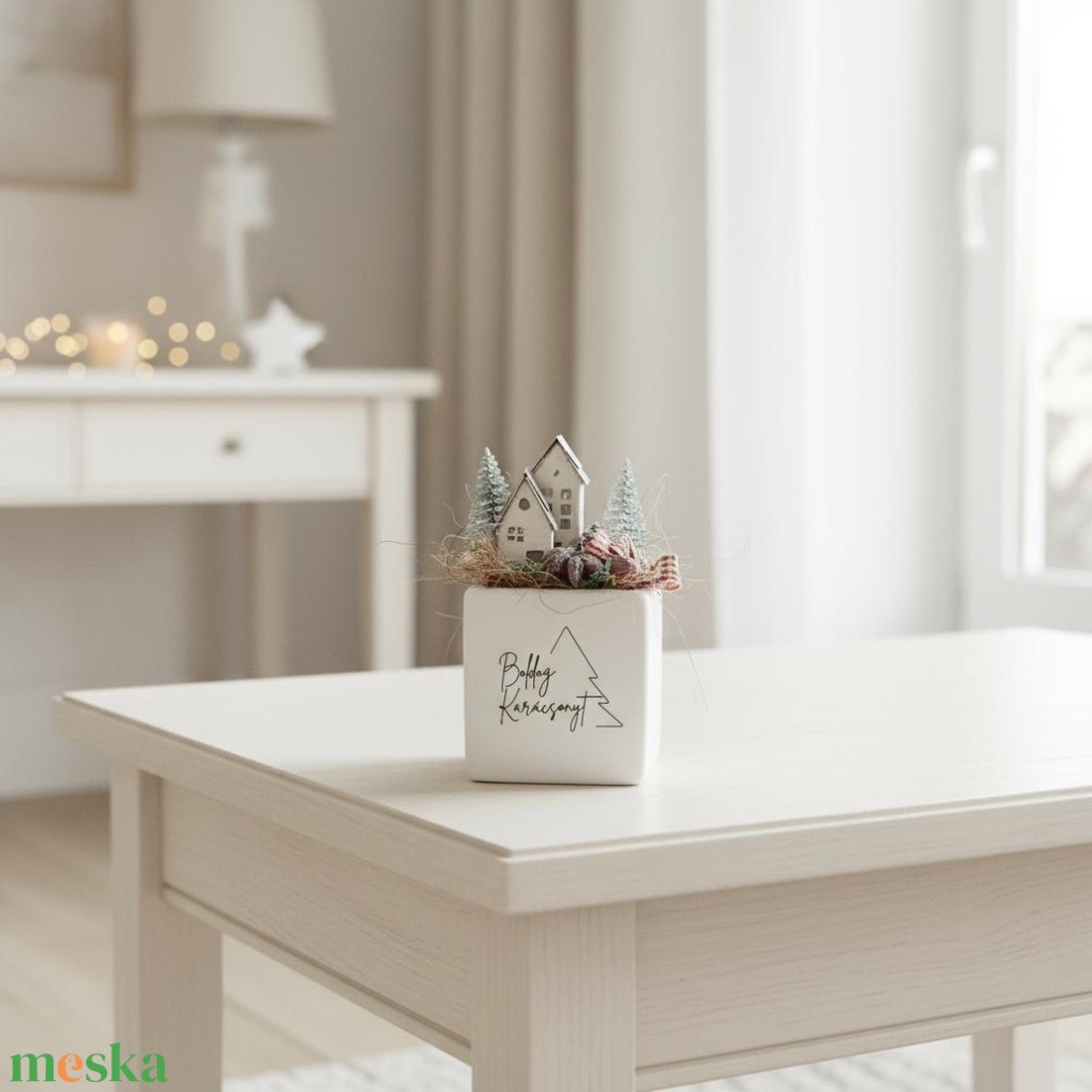 Karácsonyi asztaldísz  fehér kocka kaspó két apró házikóval - karácsony - karácsonyi lakásdekoráció - karácsonyi lakásdíszek - Meska.hu