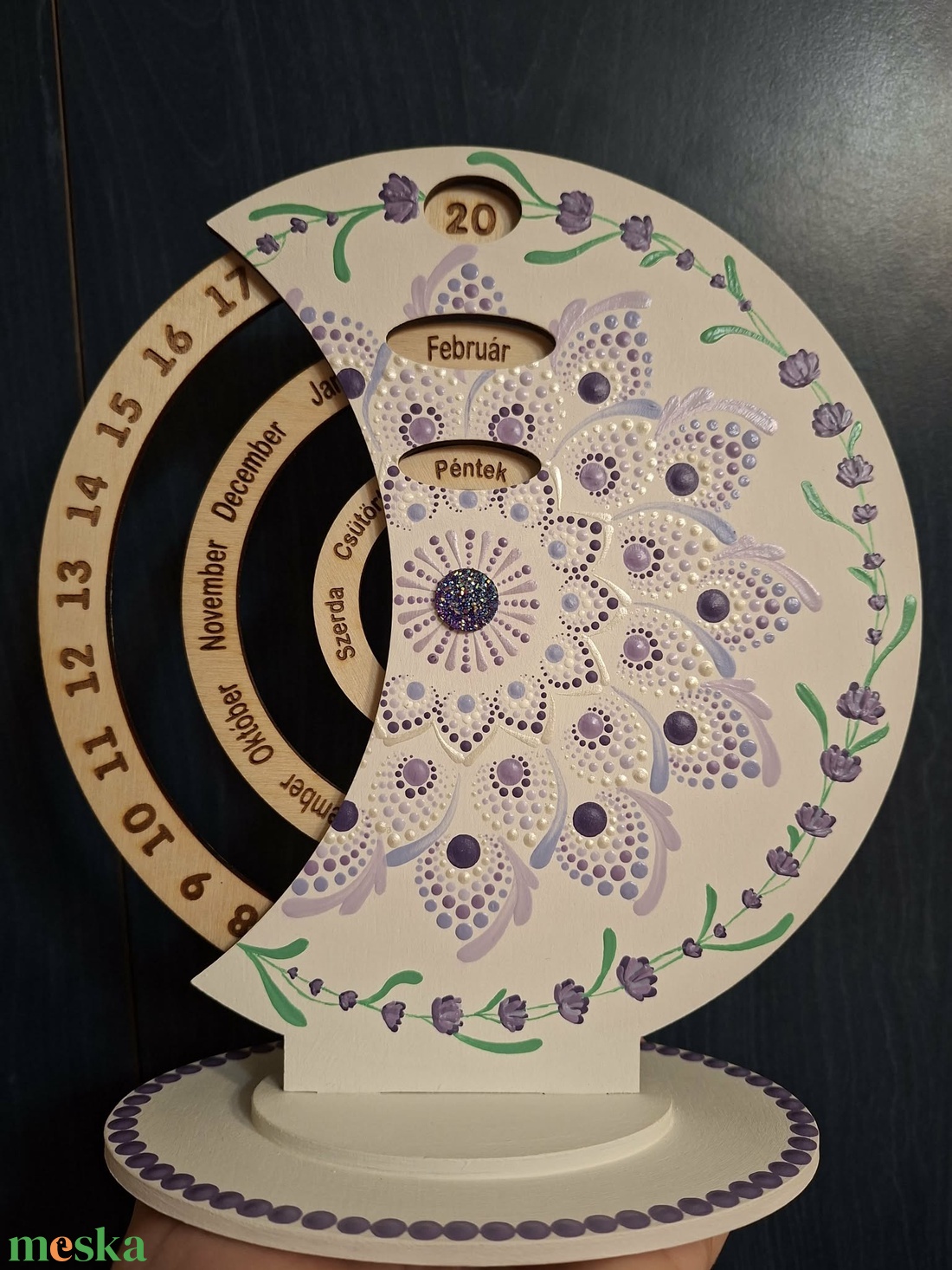Öröknaptár 21cm lila mandala mintával fehér alapon sötét lila kővel - otthon & életmód - dekoráció - fali és függő dekoráció - falinaptár & öröknaptár - Meska.hu