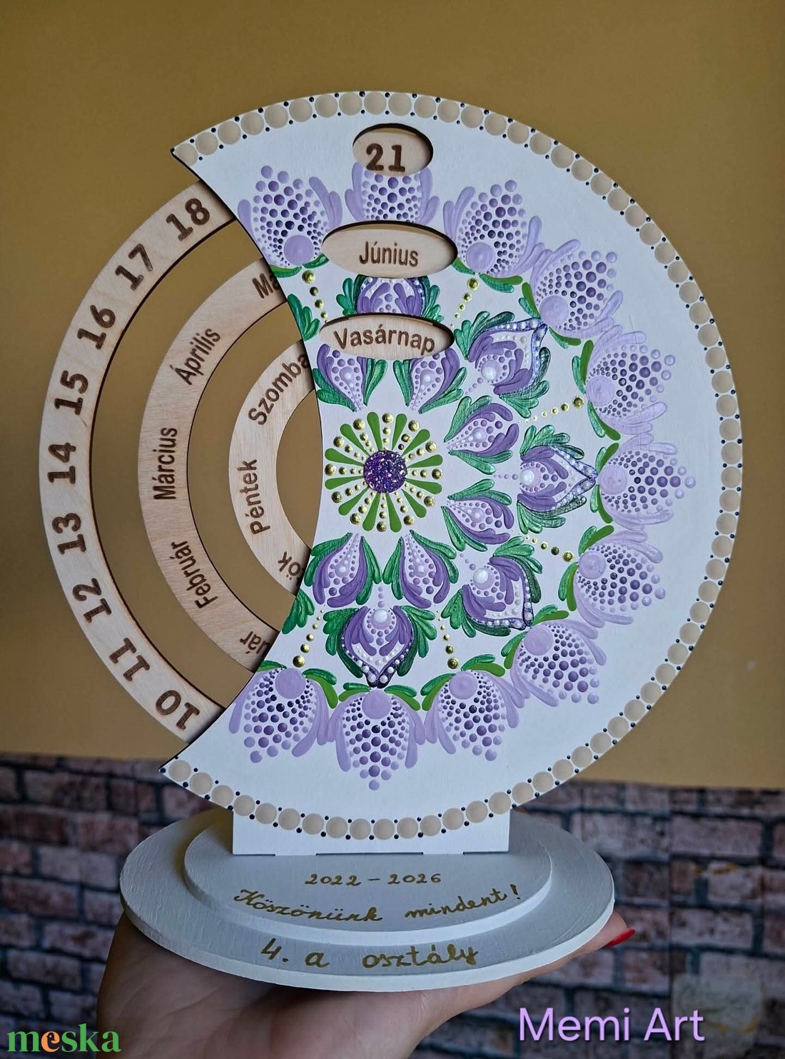 Öröknaptár 25cm lila-zöld mandala mintával fehér alapra, bármilyen felirattal - otthon & életmód - dekoráció - fali és függő dekoráció - falinaptár & öröknaptár - Meska.hu