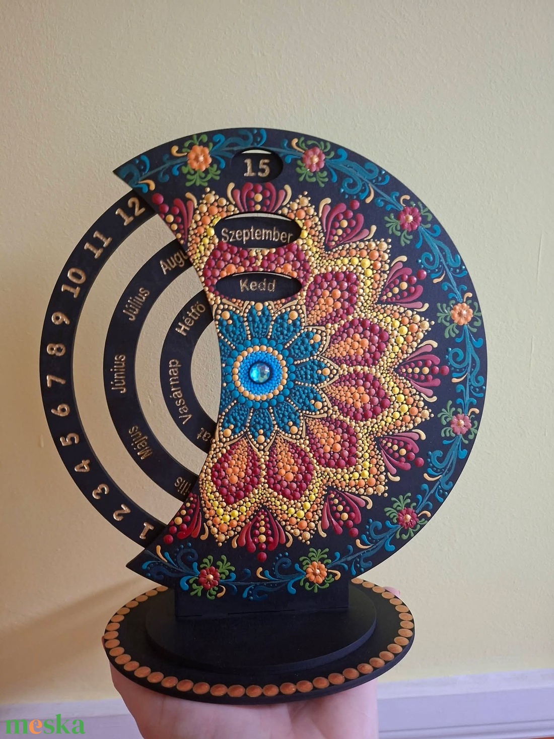 Öröknaptár 25cm mandala mintával fekete alapra - otthon & életmód - dekoráció - fali és függő dekoráció - falinaptár & öröknaptár - Meska.hu