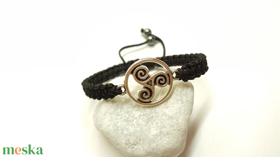 Triskelion karkötő - ékszer - karkötő - fonott karkötő - Meska.hu Triskelion karkötő - ékszer - karkötő - fonott karkötő - Meska.hu