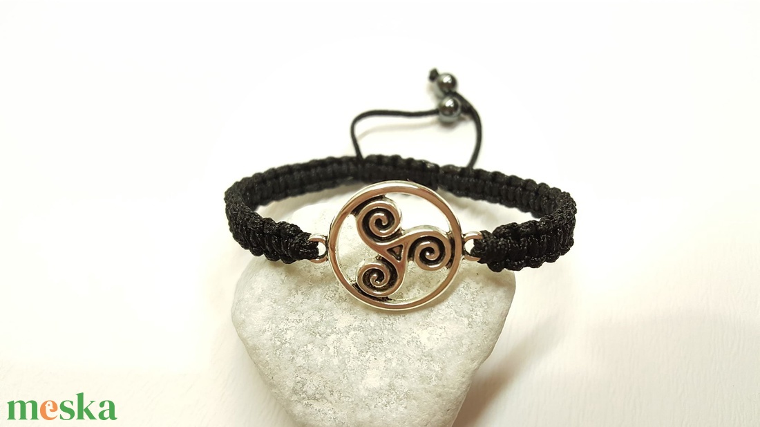 Triskelion karkötő - ékszer - karkötő - fonott karkötő - Meska.hu Triskelion karkötő - ékszer - karkötő - fonott karkötő - Meska.hu