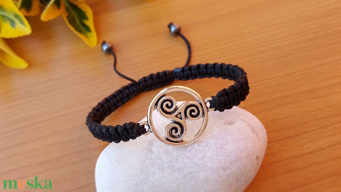Triskelion karkötő - ékszer - karkötő - fonott karkötő - Meska.hu Triskelion karkötő - ékszer - karkötő - fonott karkötő - Meska.hu