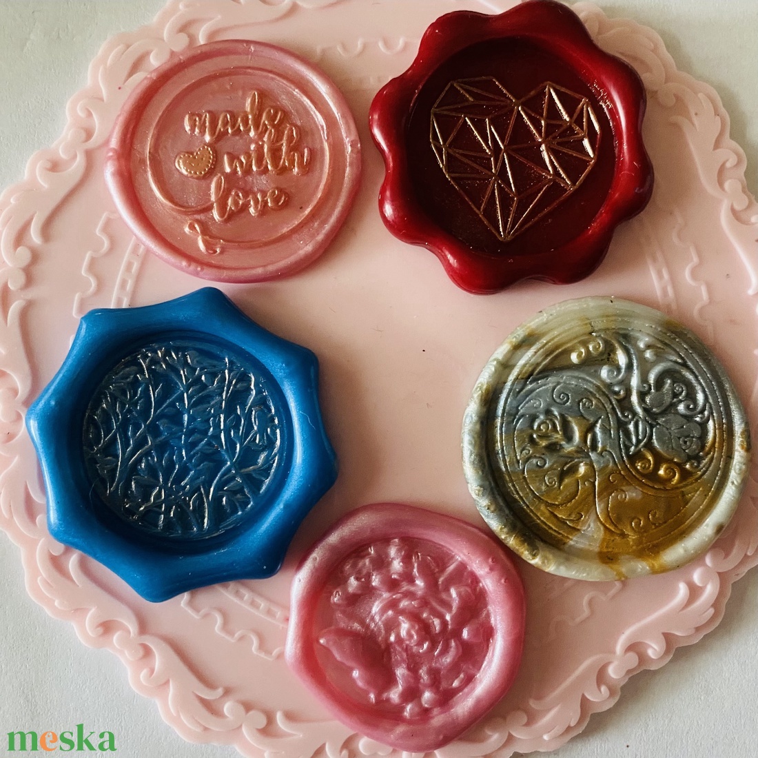 viaszpecsét (made with love , szív, madár, yin-yang ) - esküvő - meghívó & kártya - esküvői pecsét, bélyegző - esküvői viasz pecsét - Meska.hu viaszpecsét (made with love , szív, madár, yin-yang ) - esküvő - meghívó & kártya - esküvői pecsét, bélyegző - esküvői viasz pecsét - Meska.hu