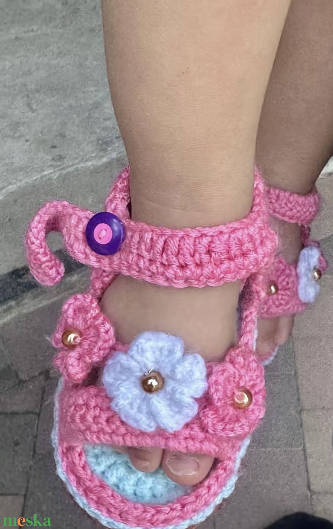 Horgolt kislány szandál virágdíszítéssel - ruha & divat - gyerekruha - Meska.hu