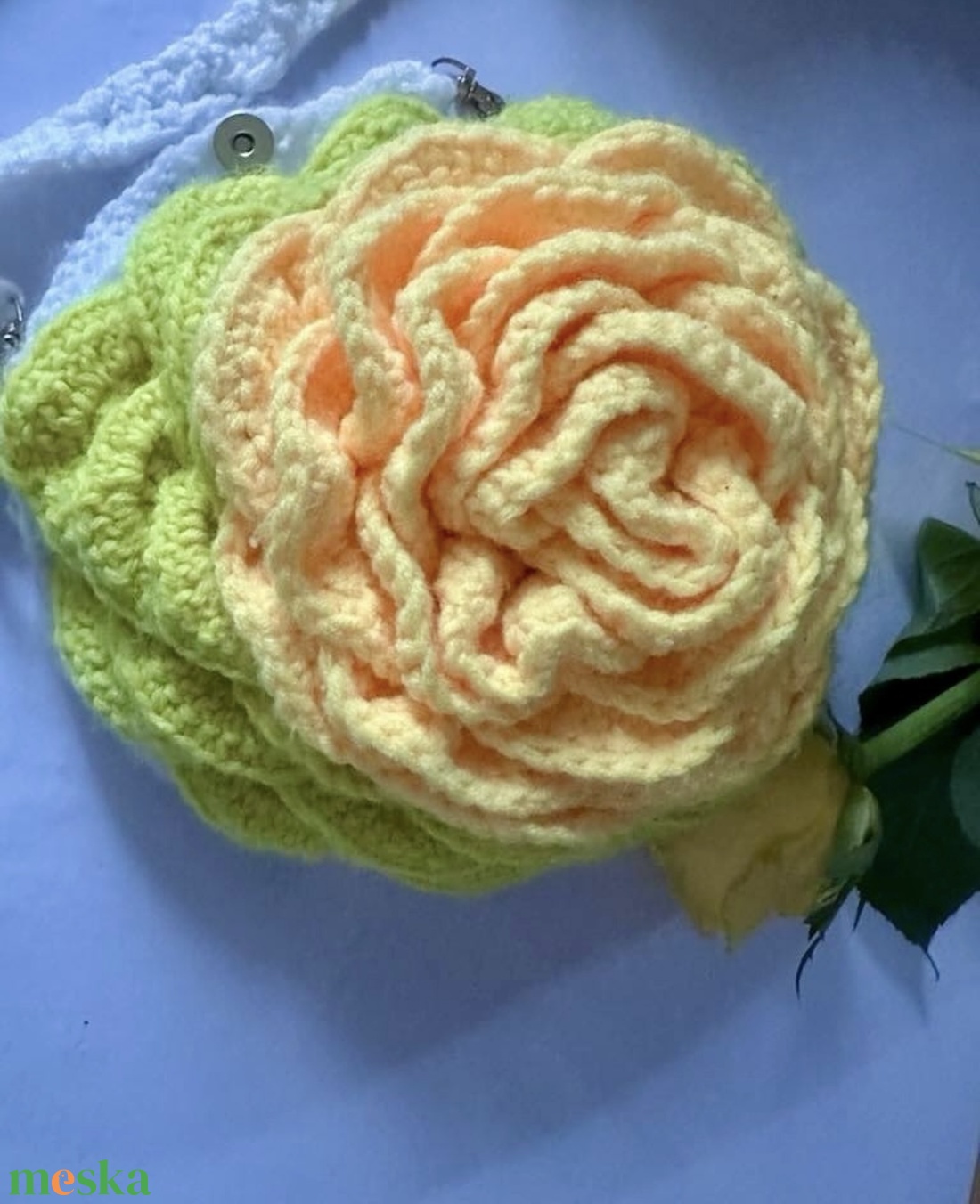 Virágformájú, horgolt kistáska � romantikus, egyedi darab - táska & tok - kézitáska & válltáska - alkalmi táska - Meska.hu