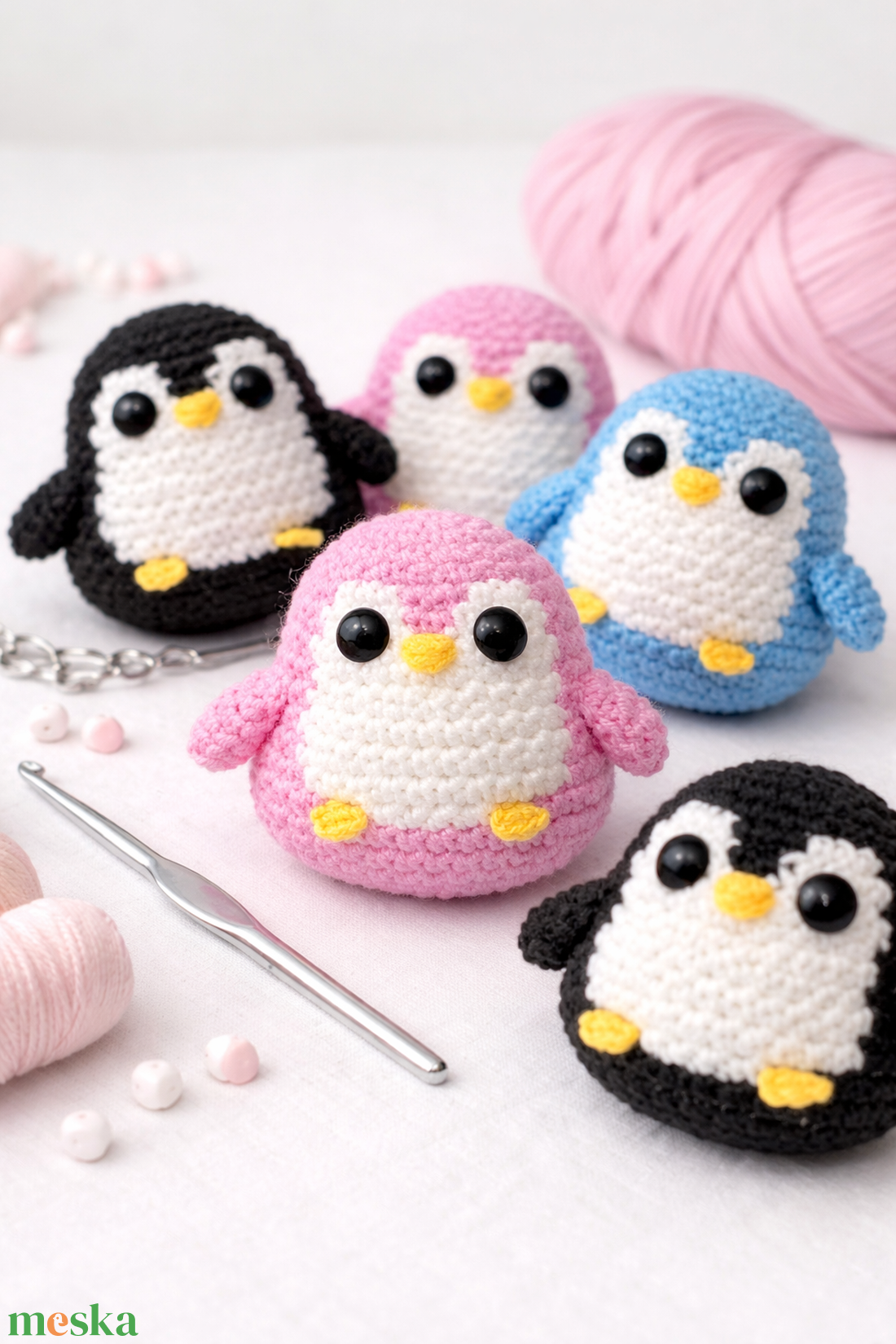 Horgolt pingvin kulcstartó � pingvin � kézműves ajándék- fekete-fehér - táska & tok - kulcstartó & táskadísz - kulcstartó - Meska.hu