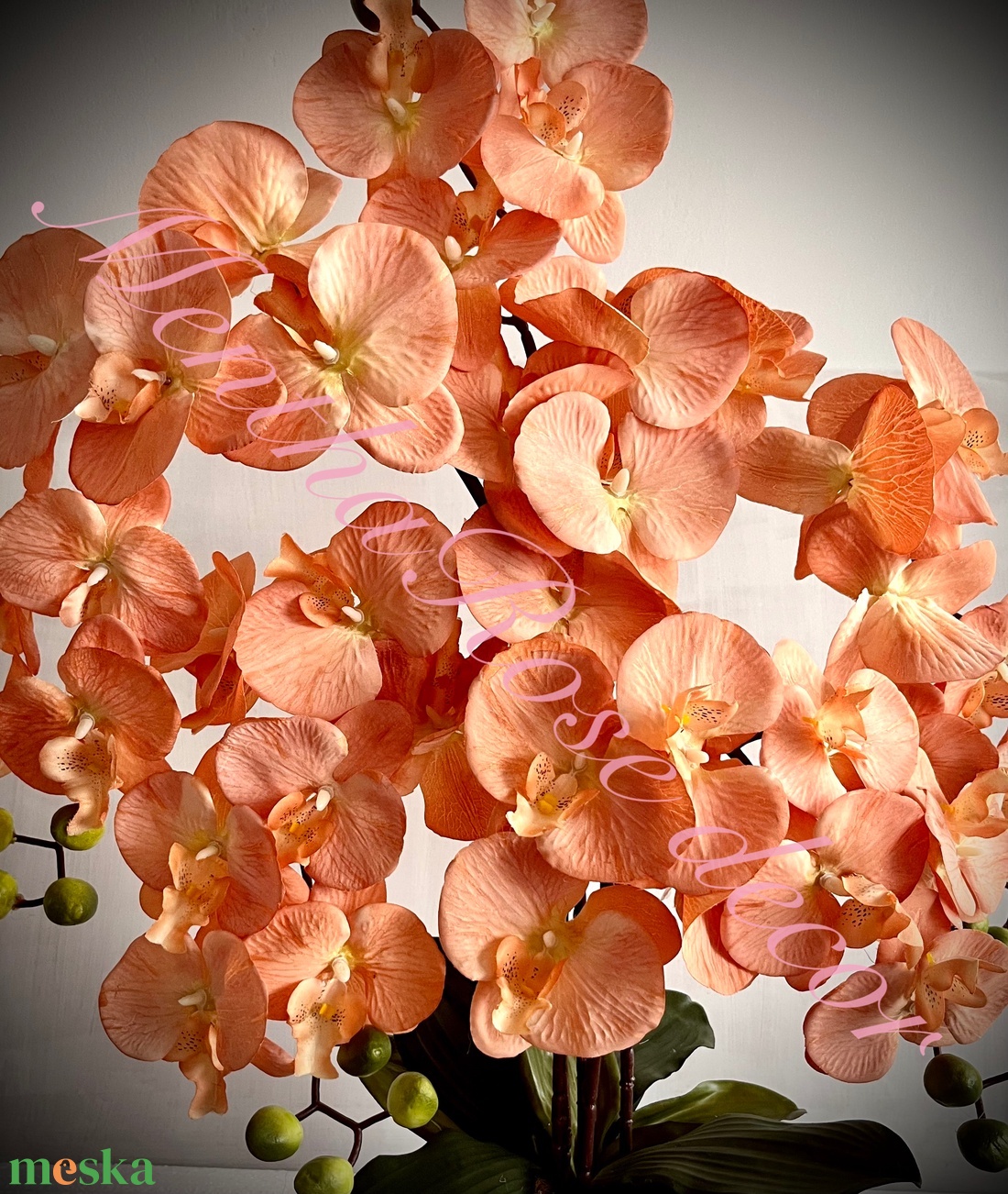 Barack színű orchidea kaspóban - otthon & életmód - virágdekoráció - virágdíszek - virágdísz kaspóban - Meska.hu