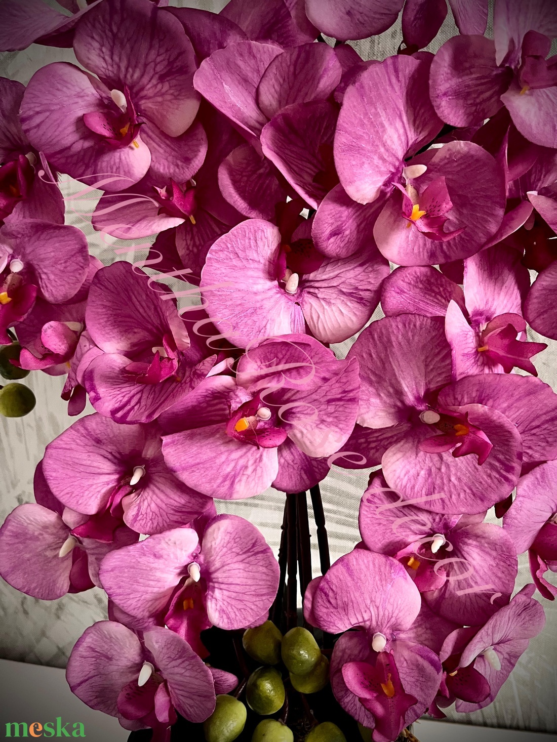 Magenta színű orchidea kaspóban - otthon & életmód - virágdekoráció - virágdíszek - virágdísz kaspóban - Meska.hu