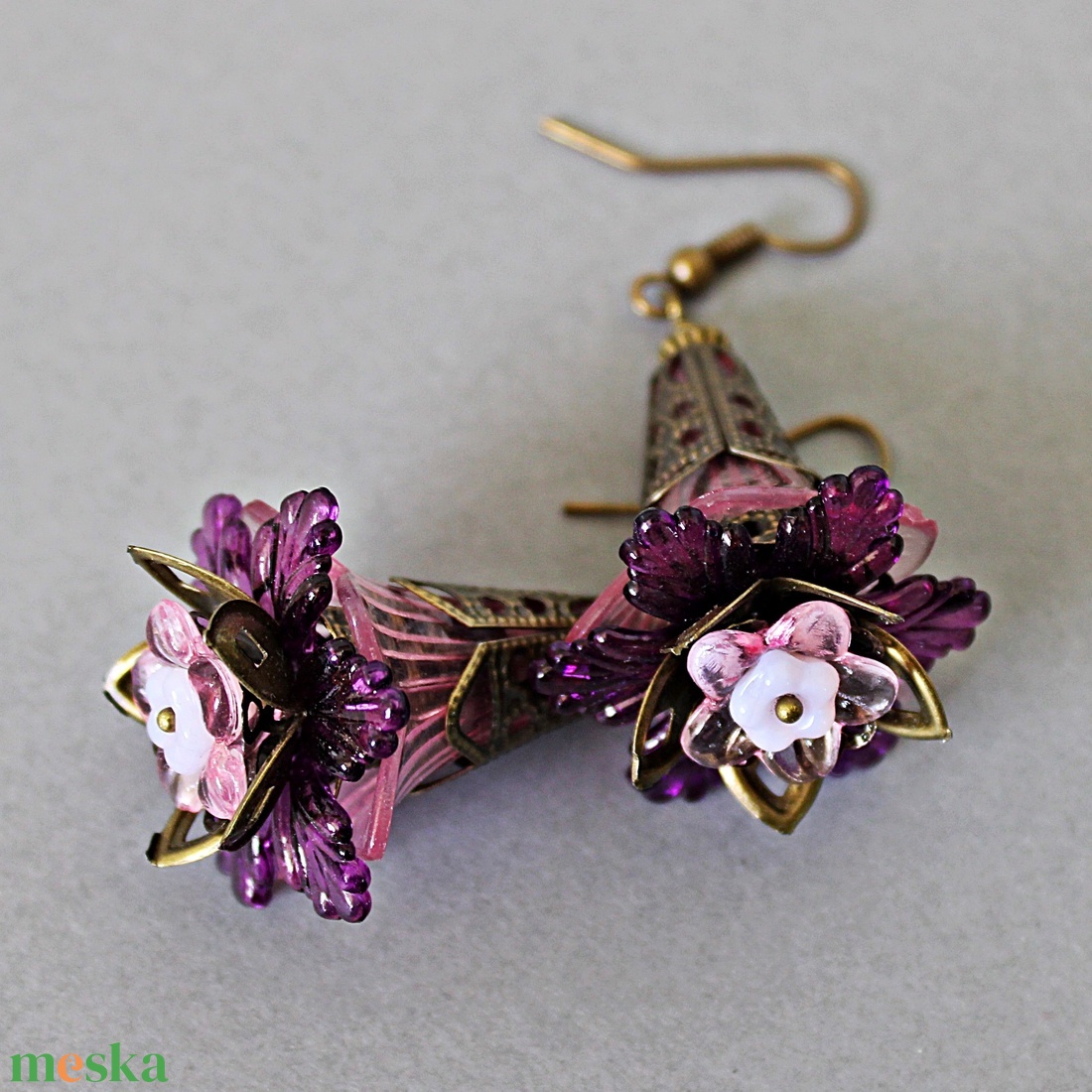 Fuxia - fleur design fülbevaló, lila virágfülbevaló, bohém fülbevaló, boho stílusú fülbevaló, fesztiválékszer, hippi - ékszer - fülbevaló - lógó fülbevaló - Meska.hu Fuxia - fleur design fülbevaló, lila virágfülbevaló, bohém fülbevaló, boho stílusú fülbevaló, fesztiválékszer, hippi - ékszer - fülbevaló - lógó fülbevaló - Meska.hu