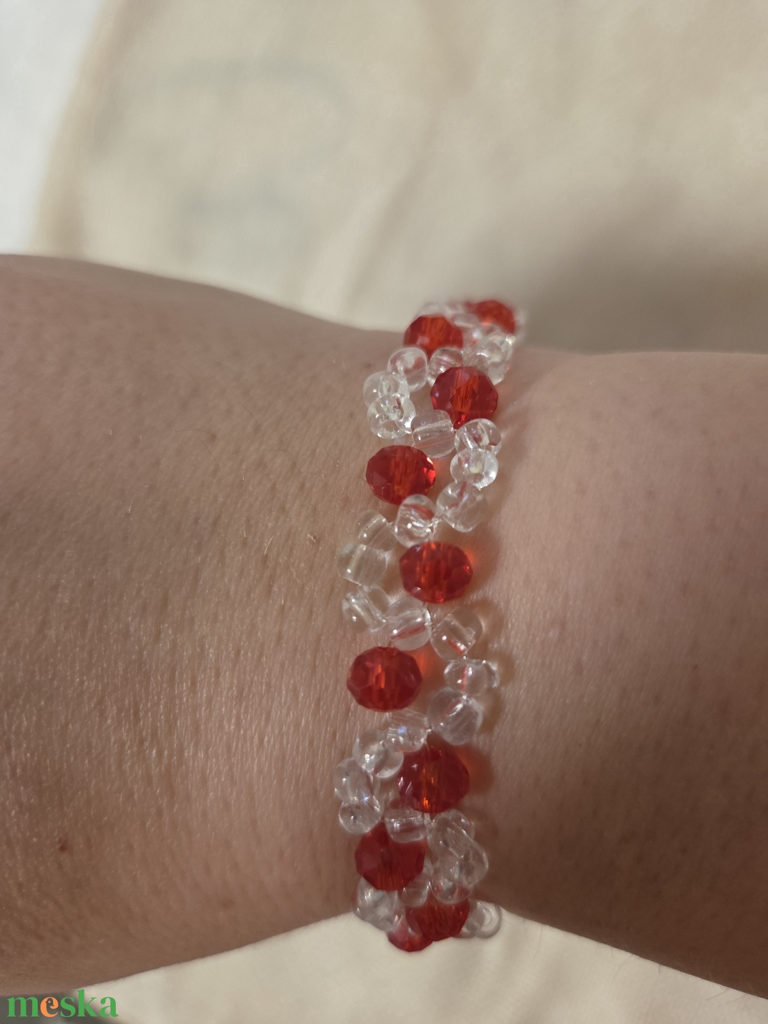 Gyöngyből készült piros karkötő  - ékszer - karkötő - gyöngyös karkötő - Meska.hu