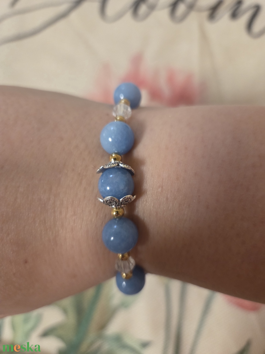 Akvamarin színű kalcedon gyöngyből készült karkötő - ékszer - karkötő - gyöngyös karkötő - Meska.hu