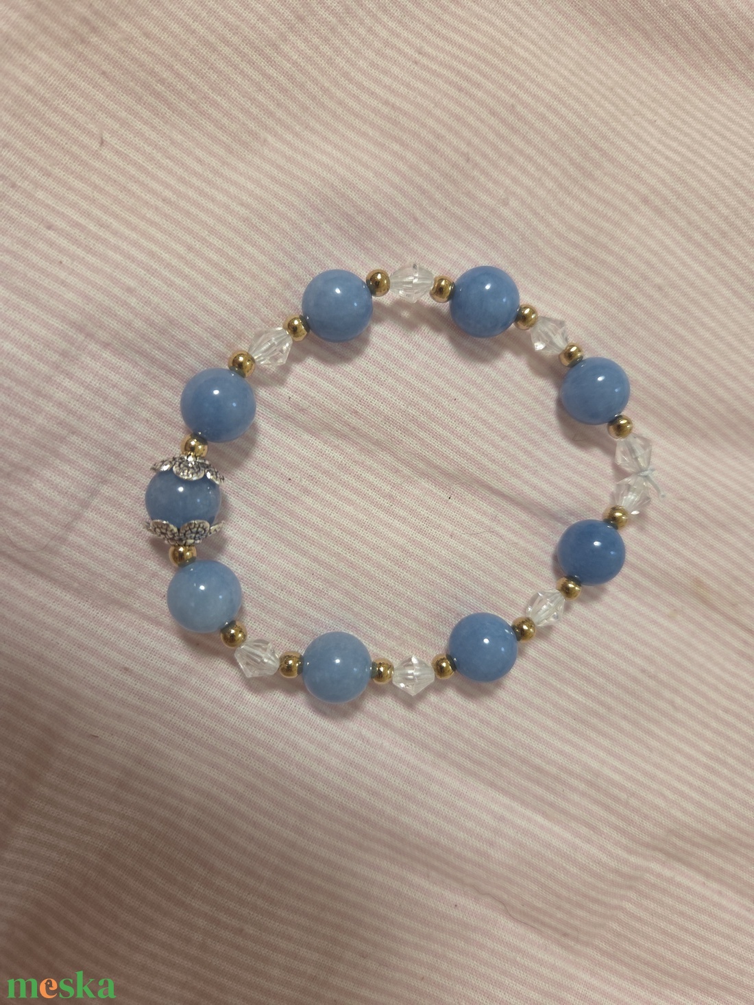 Akvamarin színű kalcedon gyöngyből készült karkötő - ékszer - karkötő - gyöngyös karkötő - Meska.hu