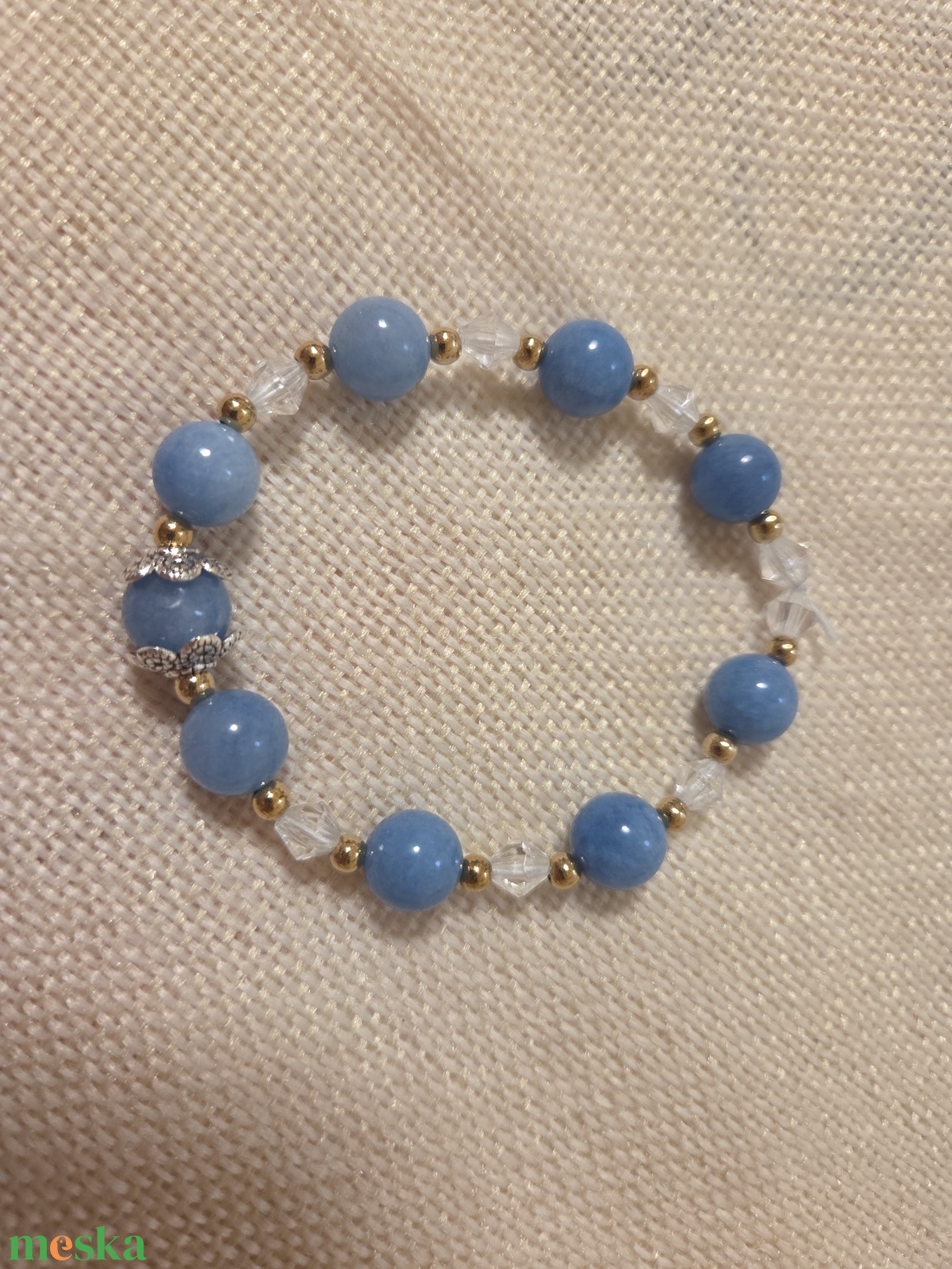 Akvamarin színű kalcedon gyöngyből készült karkötő - ékszer - karkötő - gyöngyös karkötő - Meska.hu