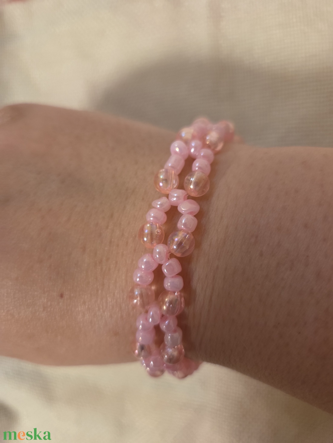 Rózsaszín gyöngyből készült karkötő - ékszer - karkötő - gyöngyös karkötő - Meska.hu