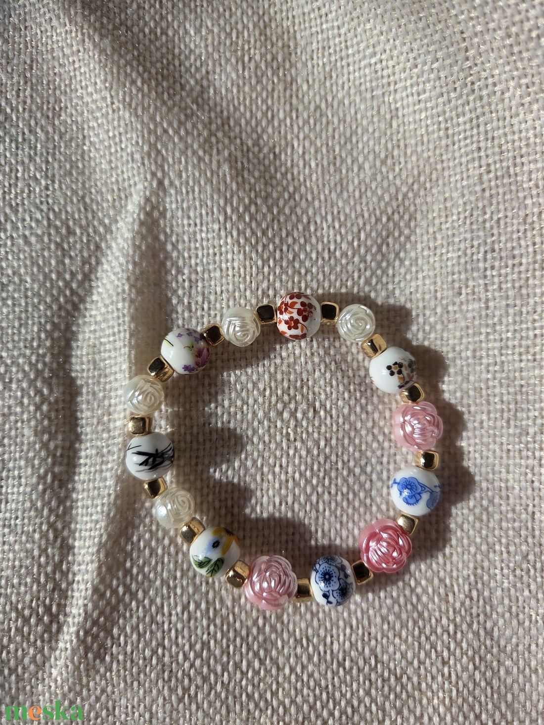Színes tavaszi virágok -gyöngy karkötő - ékszer - karkötő - gyöngyös karkötő - Meska.hu