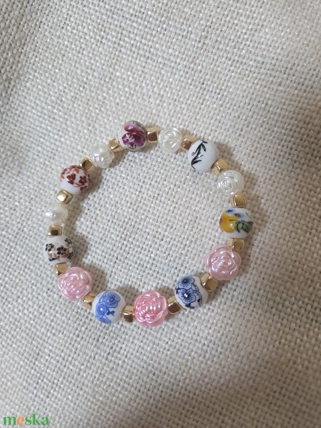 Színes tavaszi virágok -gyöngy karkötő - ékszer - karkötő - gyöngyös karkötő - Meska.hu