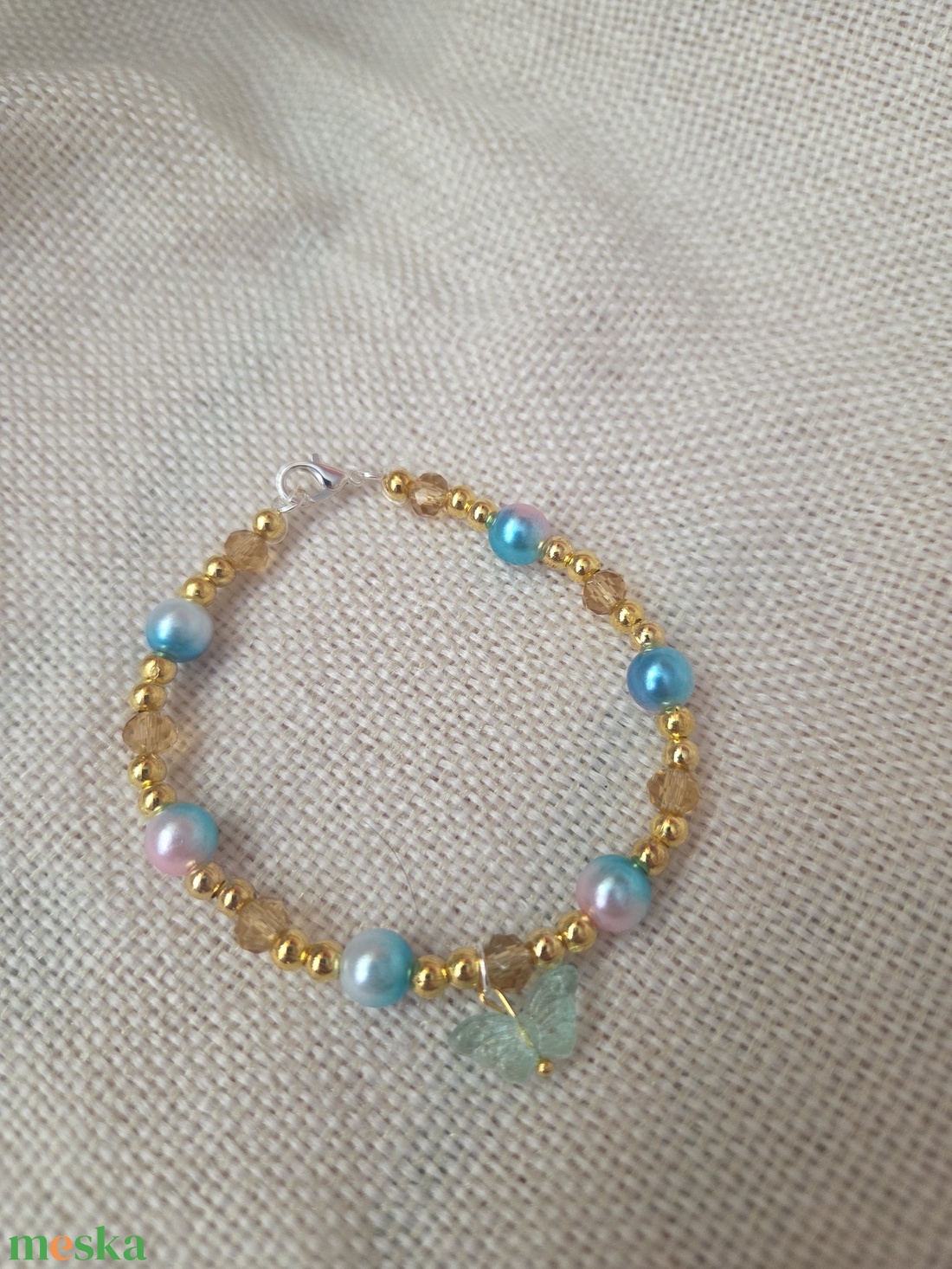 Tavaszi pillangó Menta gyöngyből készült karkötő - ékszer - karkötő - gyöngyös karkötő - Meska.hu