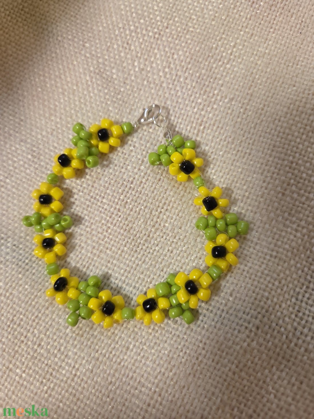 Napraforgó virágos gyöngyből készült karkötő  - ékszer - karkötő - gyöngyös karkötő - Meska.hu