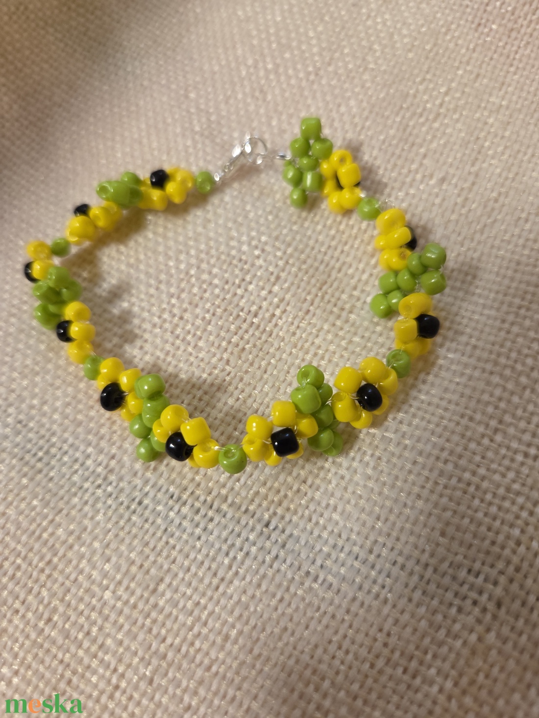 Napraforgó virágos gyöngyből készült karkötő  - ékszer - karkötő - gyöngyös karkötő - Meska.hu