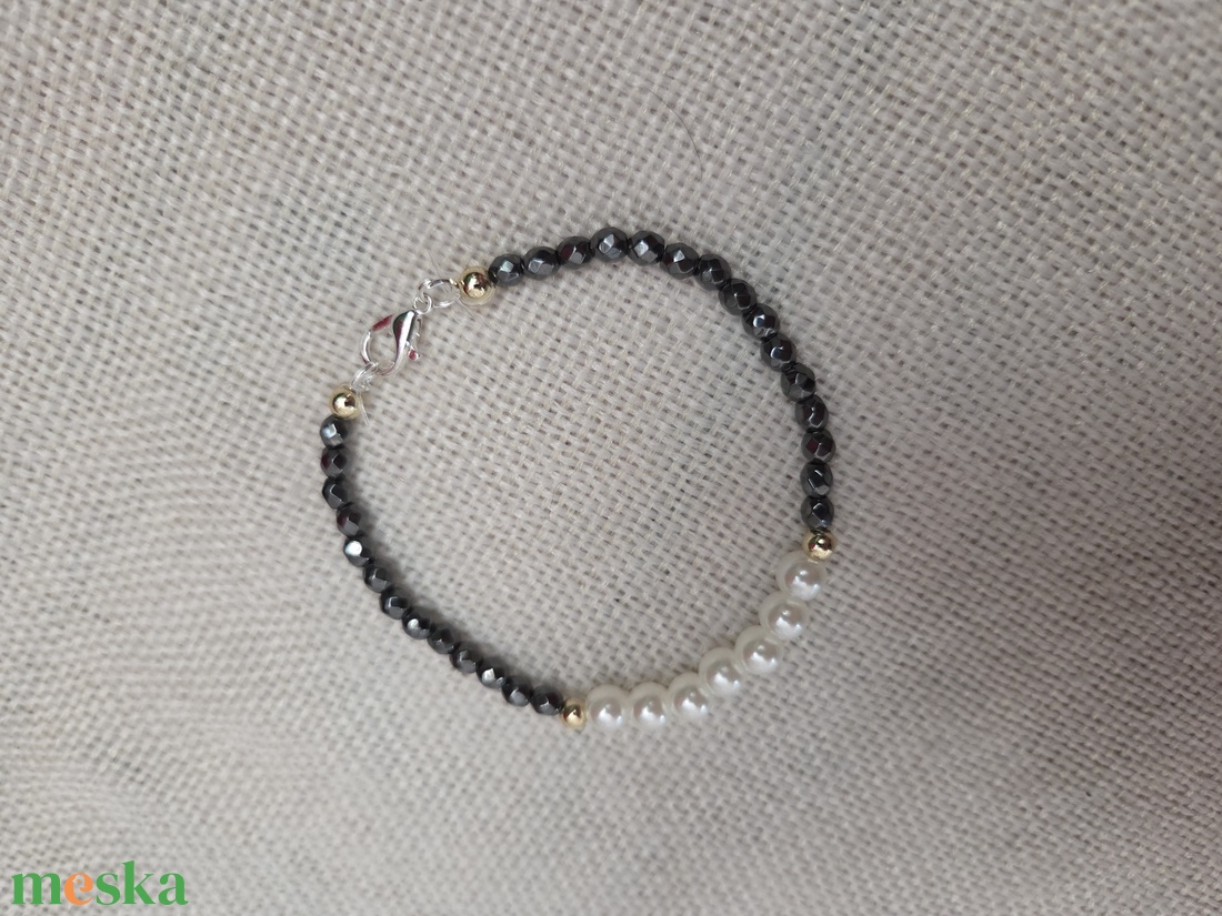 Hematit gyöngyből készült női karkötő  - ékszer - karkötő - gyöngyös karkötő - Meska.hu