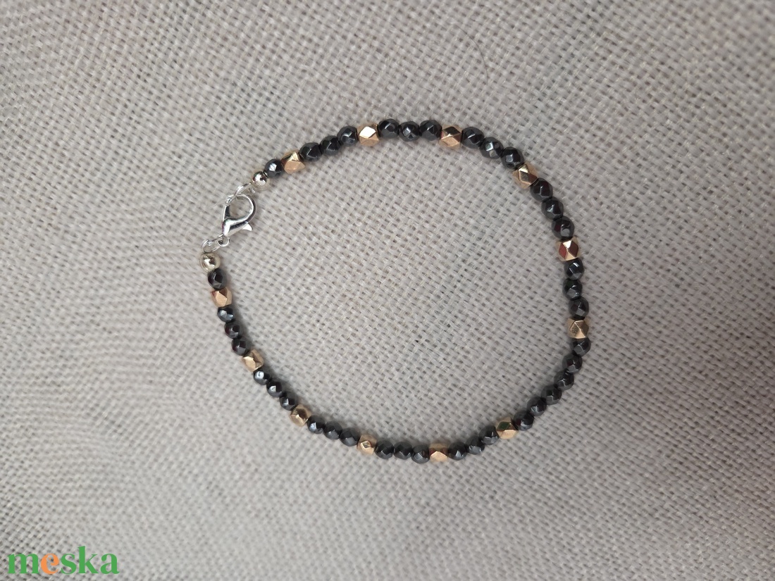 Hematit gyöngyből készült férfi karkötő  - ékszer - karkötő - gyöngyös karkötő - Meska.hu