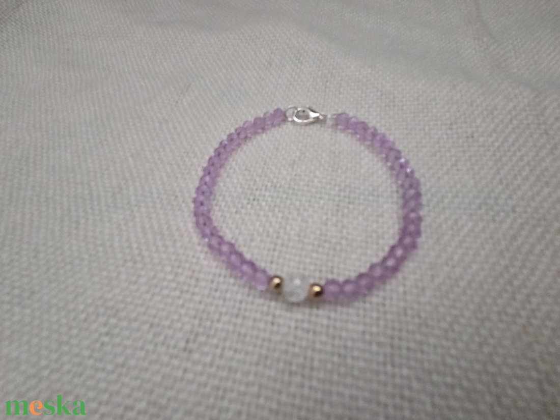 Lila elegáns karkötő  - ékszer - karkötő - gyöngyös karkötő - Meska.hu