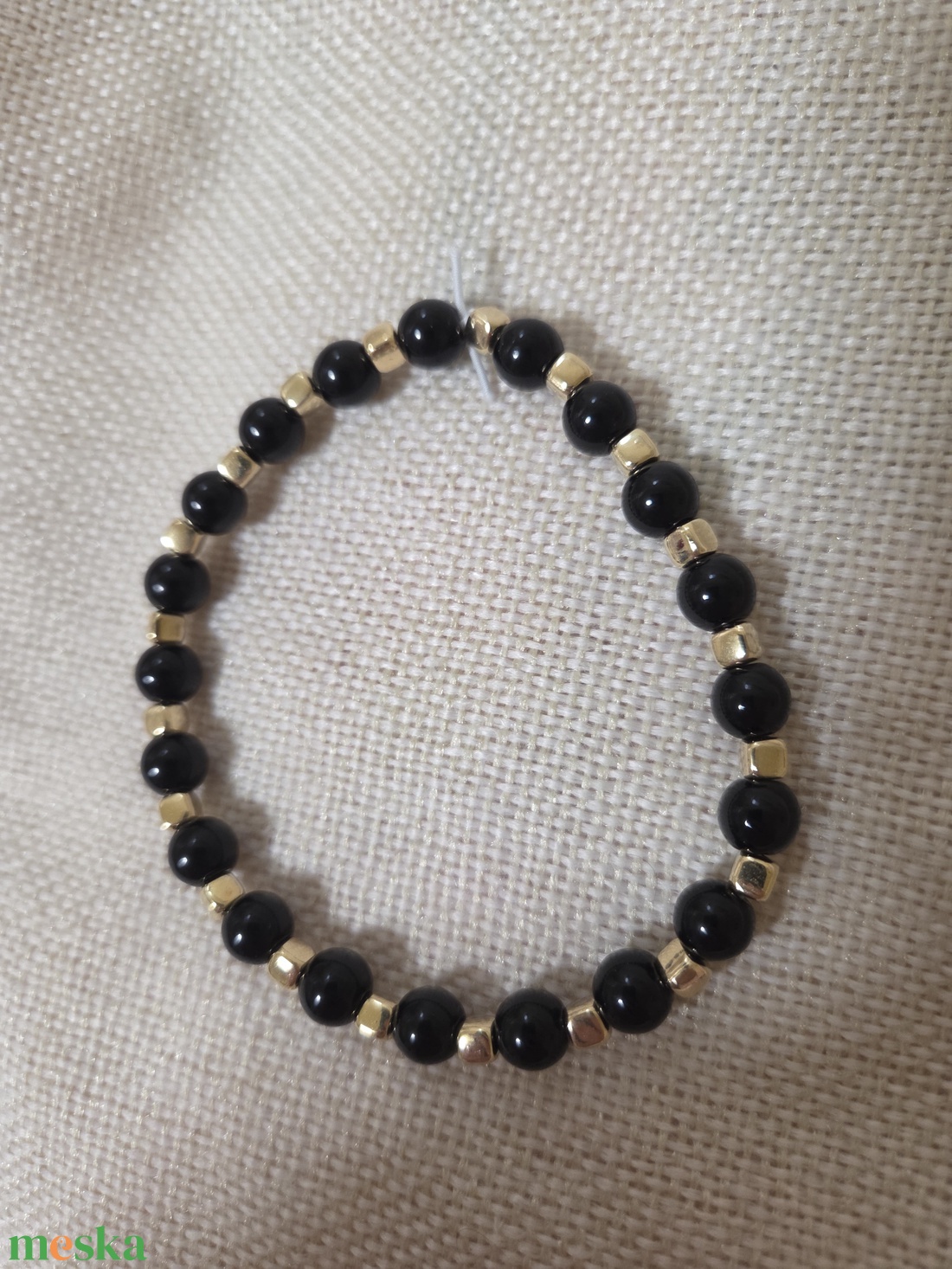 Arany-fekete gyöngyből készült férfi karkötő  - ékszer - karkötő - gyöngyös karkötő - Meska.hu