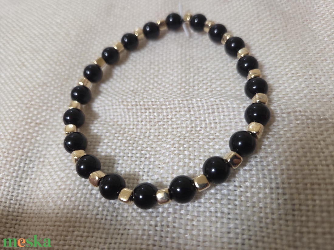 Arany-fekete gyöngyből készült férfi karkötő  - ékszer - karkötő - gyöngyös karkötő - Meska.hu