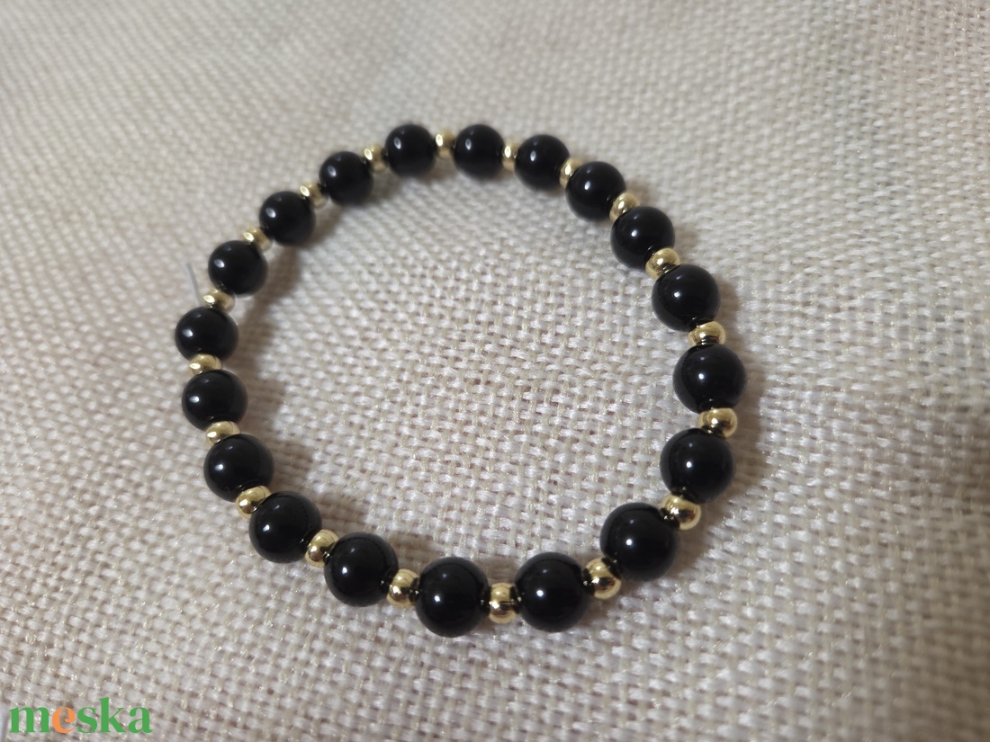 Arany-fekete gyöngyből készült női karkötő  - ékszer - karkötő - gyöngyös karkötő - Meska.hu