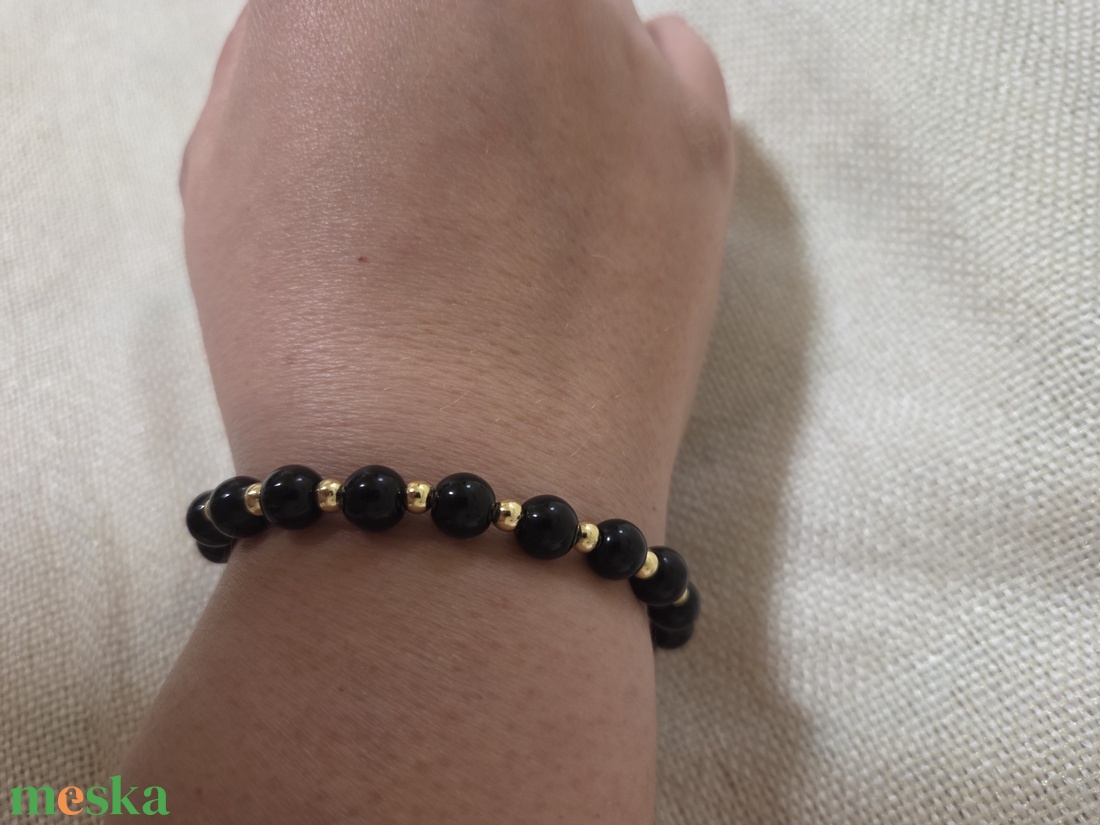 Arany-fekete gyöngyből készült női karkötő  - ékszer - karkötő - gyöngyös karkötő - Meska.hu