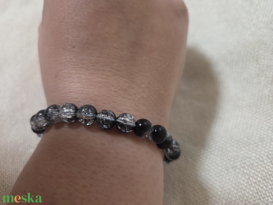 Fekete kristályos karkötő  - ékszer - karkötő - gyöngyös karkötő - Meska.hu
