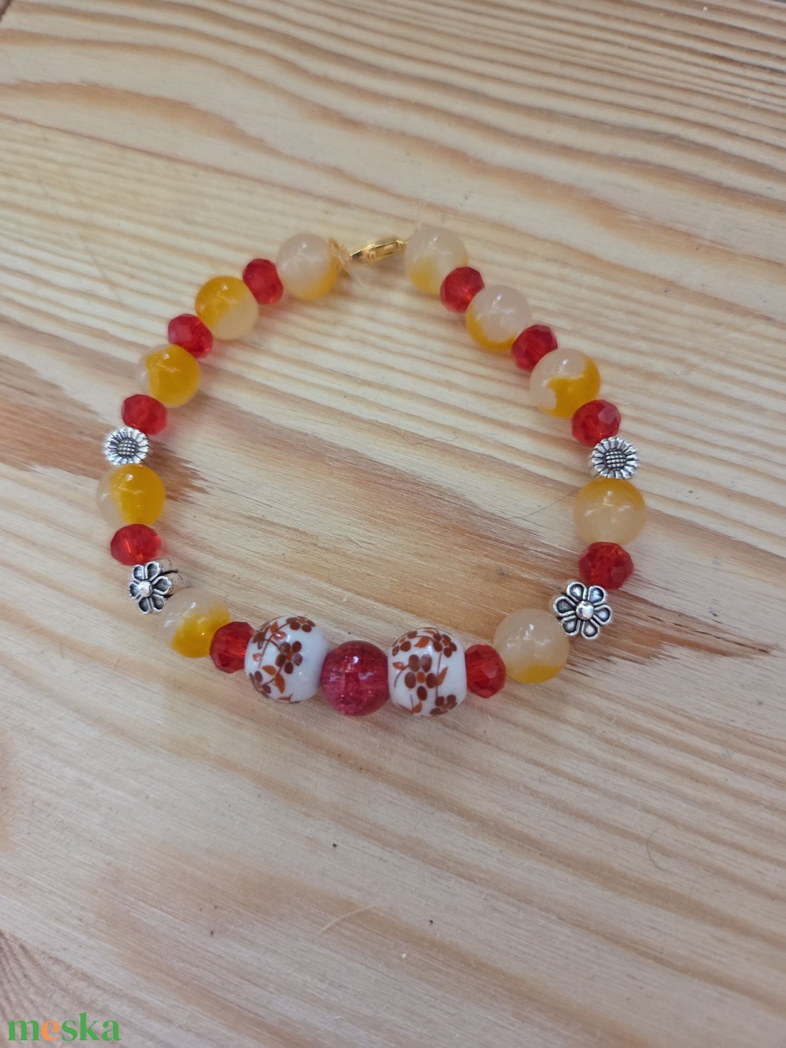 Tavaszi virágos gyöngy karkötő - ékszer - karkötő - gyöngyös karkötő - Meska.hu