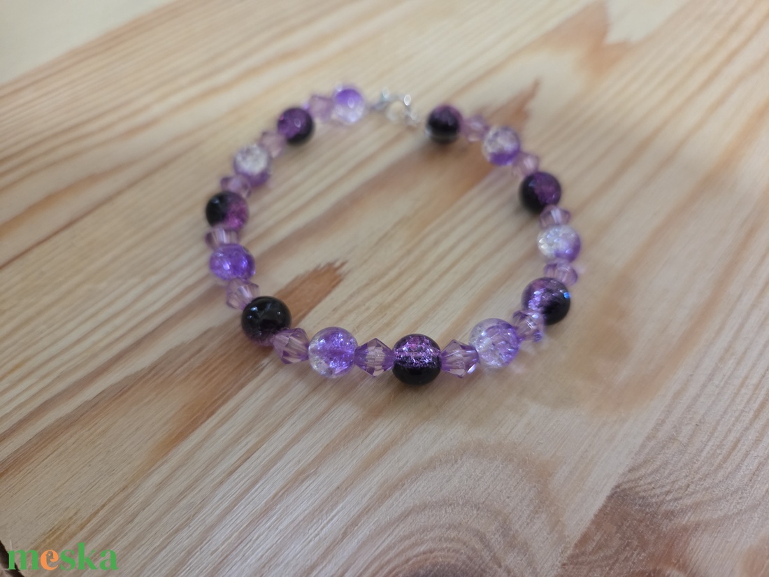 Lila gyöngyös karkötő  - ékszer - karkötő - gyöngyös karkötő - Meska.hu