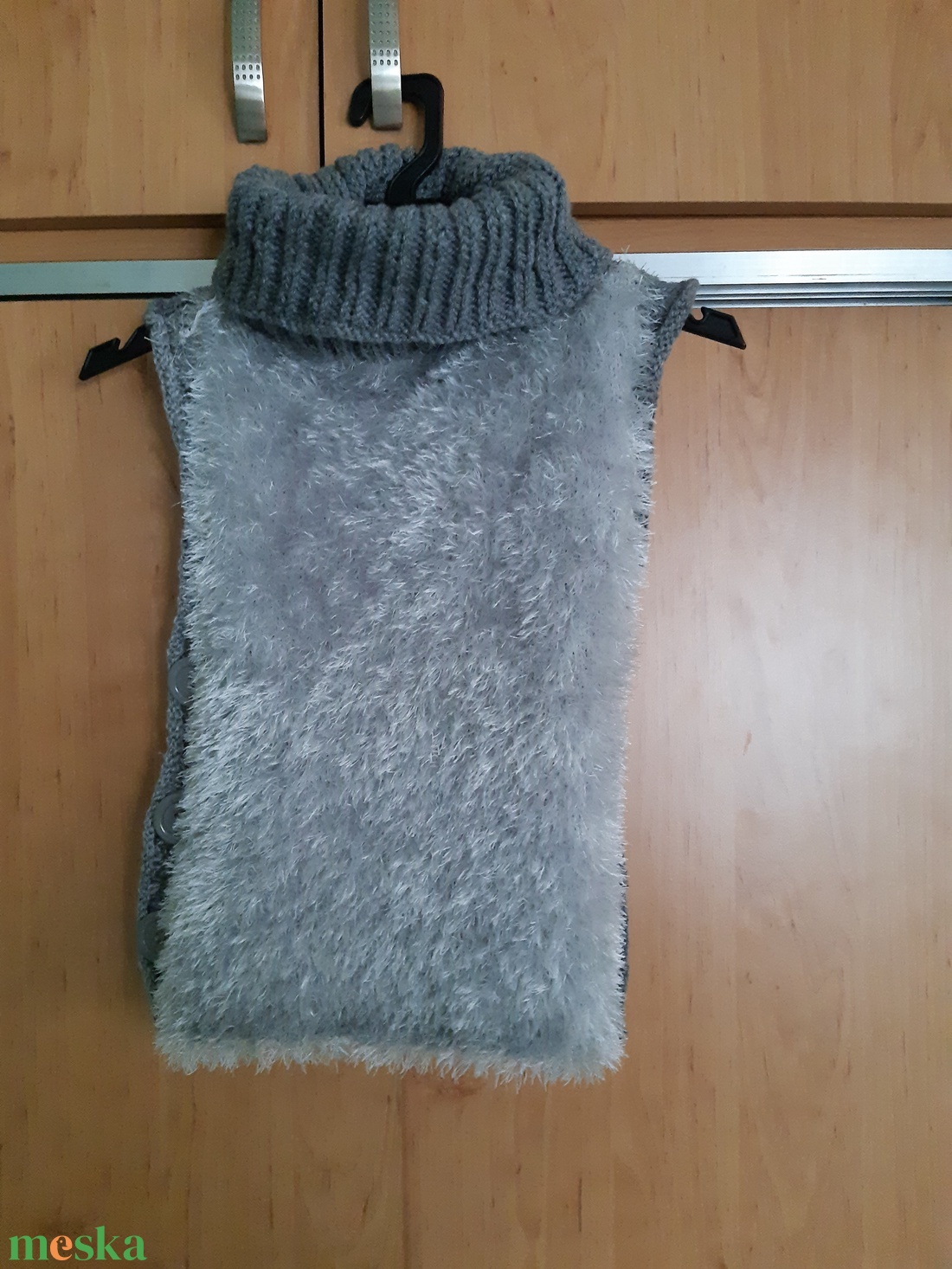 Több színben, kézzel kötött gyerek poncsó, mellény különböző méretekben, színekben - ruha & divat - babaruha & gyerekruha - gyerek mellény - Meska.hu