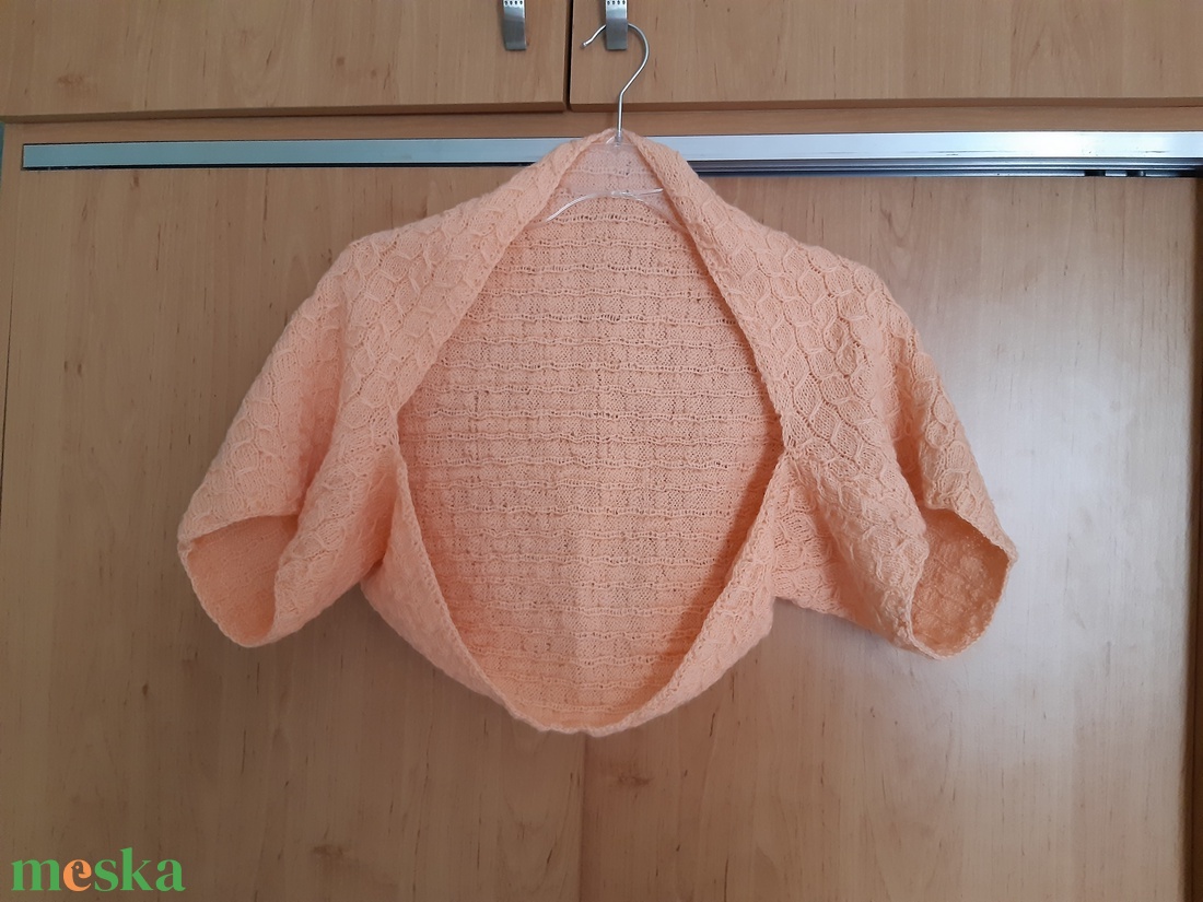 Kézzel kötött bolero, vállmelegítő - esküvő - kiegészítők - bolero és válltakaró - Meska.hu Kézzel kötött bolero, vállmelegítő - esküvő - kiegészítők - bolero és válltakaró - Meska.hu