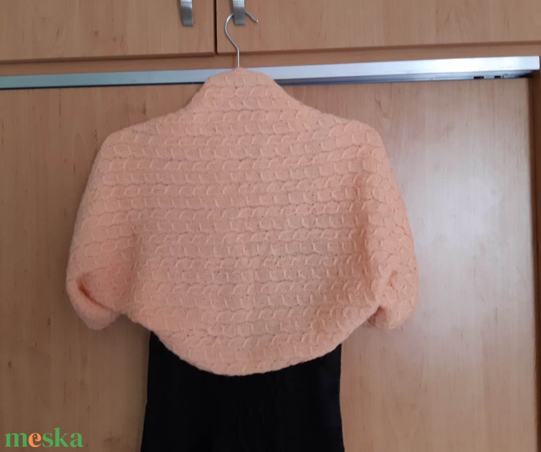 Kézzel kötött bolero, vállmelegítő - esküvő - kiegészítők - bolero és válltakaró - Meska.hu Kézzel kötött bolero, vállmelegítő - esküvő - kiegészítők - bolero és válltakaró - Meska.hu